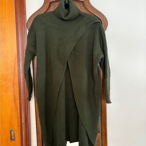 UNIQUE Dark Green Turtleneck Sweater